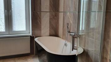 Family Quadruple Room | Bathroom