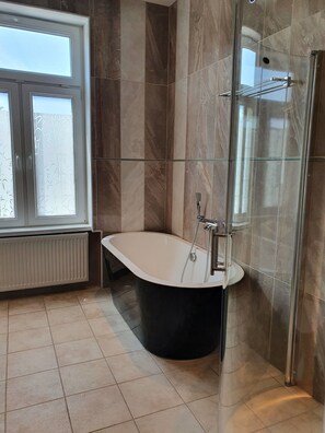 Family Quadruple Room | Bathroom - Gamleby Hotell (Gamleby)