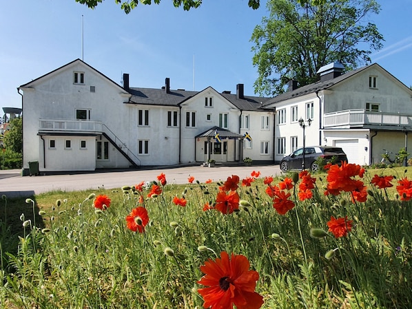 Front of property - Gamleby Hotell (Gamleby)