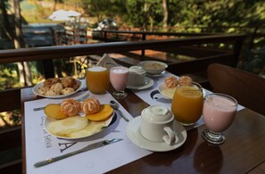 Desayuno bufé gratuito y diario