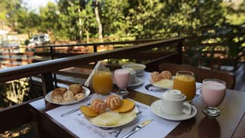 Café da manhã com buffet grátis todos os dias