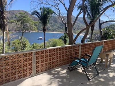 CASAS LAS PAROTAS 1-Room Studio Apartment with rooftop patio overlooking Bay