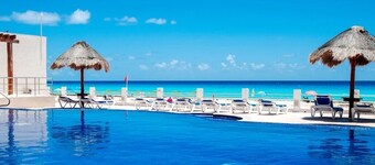 VILLA LUNA, CANCUN BEACHFRONT APARTMENT - HOTEL ZONE