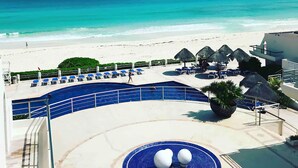 A resort pool with a view of the beach and ocean. - Oceanfront 2BR Villa for 6 -  3 Bathrooms - Walk to La Isla & Beach (Cancún)