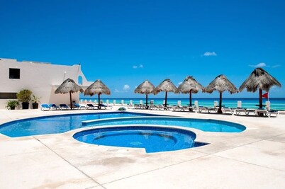 Oceanfront 2BR Villa for 6 - 3 Bathrooms - Walk to La Isla & Beach
