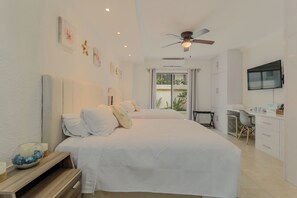2 bedrooms, in-room safe, desk, iron/ironing board