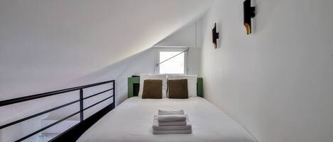 1 dormitorio, tabla de planchar con plancha, cuna de viaje y wifi