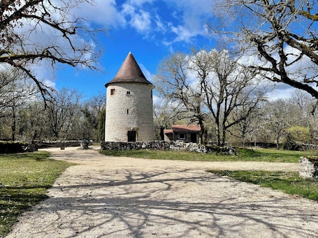 Exterior. Domaine de Moulin-phare