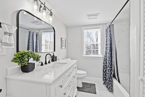 Séchoir à cheveux, serviettes fournies, savon, shampooing