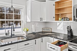 Fridge, microwave, oven, stovetop - Stylish & Luxurious 3 BDR Home with Play Station (Bristol)