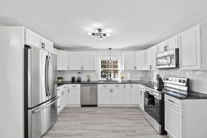 Fridge, microwave, oven, stovetop - Stylish & Luxurious 3 BDR Home with Play Station (Bristol)