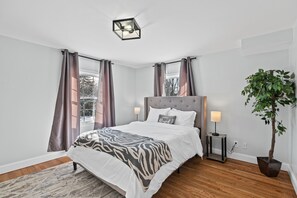 3 bedrooms, desk, iron/ironing board, free WiFi