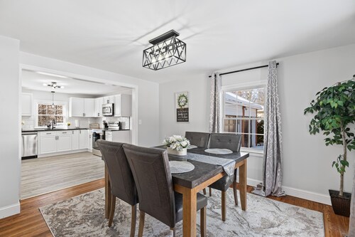 Stylish & Luxurious 3 BDR Home with Play Station