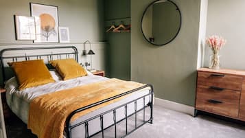 2 bedrooms, iron/ironing board, travel crib, WiFi (surcharge)
