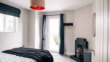 2 bedrooms, iron/ironing board, travel cot, WiFi
