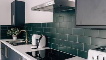 Coffee/tea maker, fridge, microwave, oven