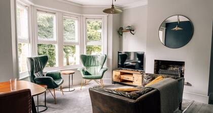 Tranquility Parkside luxury 2 bed garden apartment