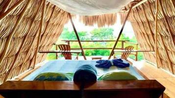 Habitación doble panorámica | Decoración personalizada y muebles diferentes