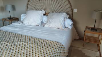 4 bedrooms, desk, iron/ironing board, travel crib