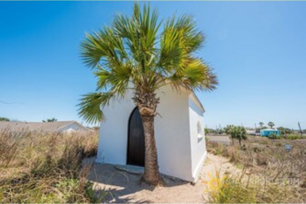 Chapel Cottage, 3 BR, 2BA, sleeps 10. Walk to the Beach