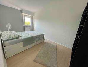 3 chambres, fer et planche à repasser, Wi-Fi, draps fournis