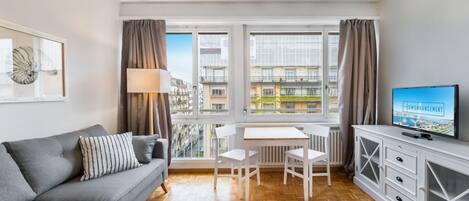 Deluxe Studio | Living area