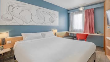 Standard Double Room, Non Smoking | Desk, blackout drapes, soundproofing, free WiFi