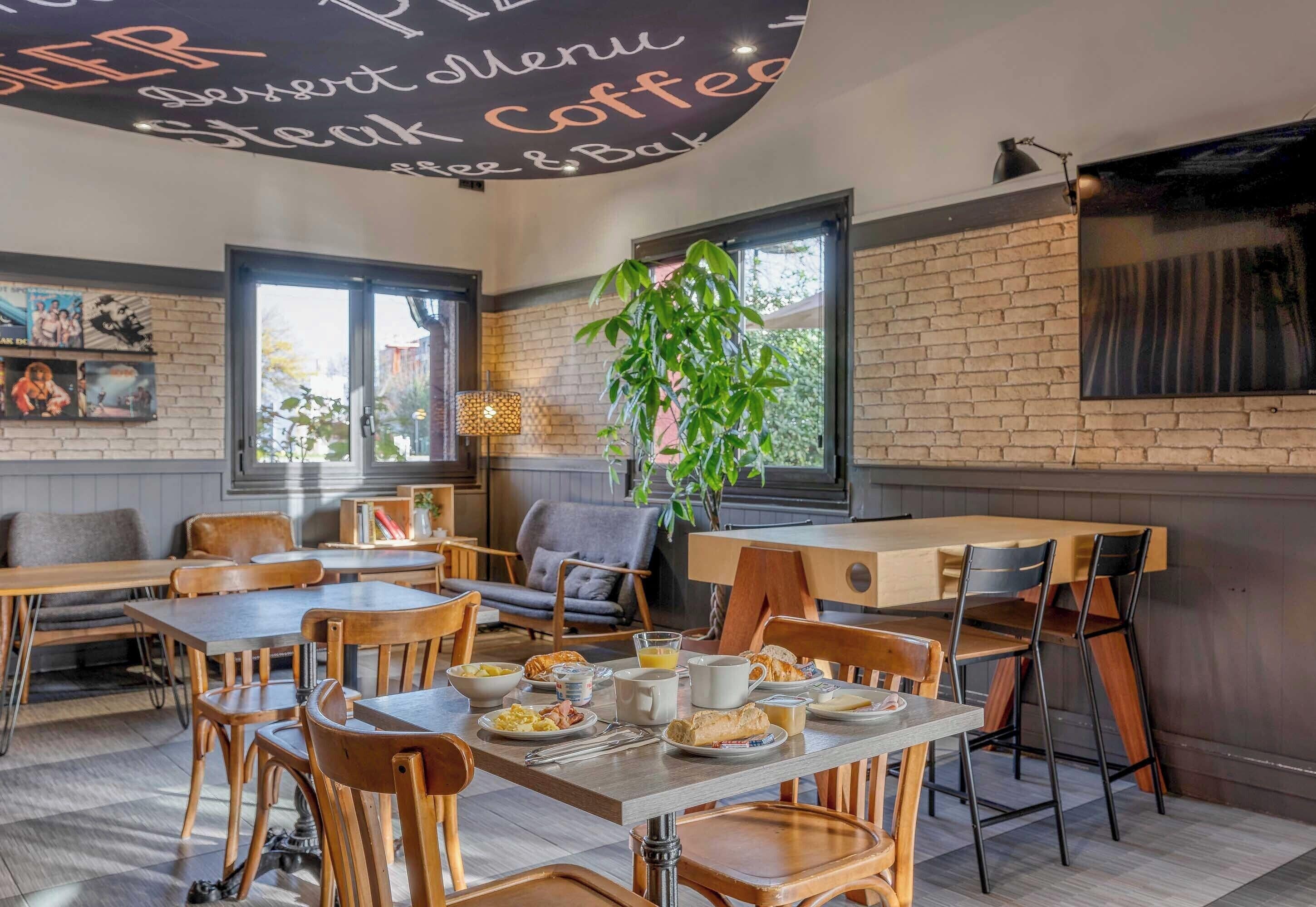 daily buffet breakfast for a fee