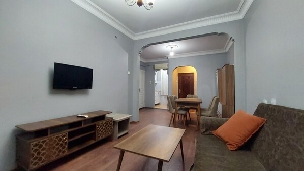 Familienapartment, Gemischter Schlafsaal, Stadtblick | Wohnbereich