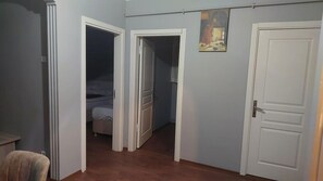 Appartement Familial, dortoir mixte, vue ville | 2 chambres, rideaux occultants, fer et planche à repasser, Wi-Fi gratuit
