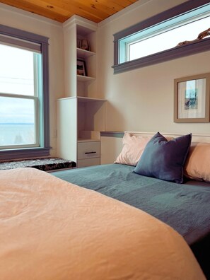 2 bedrooms, desk, free WiFi, bed sheets