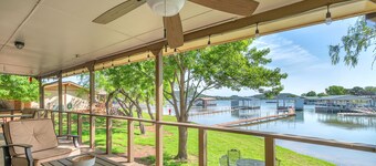 Lake house in a quiet cove, short boat ride to Hells Gate!