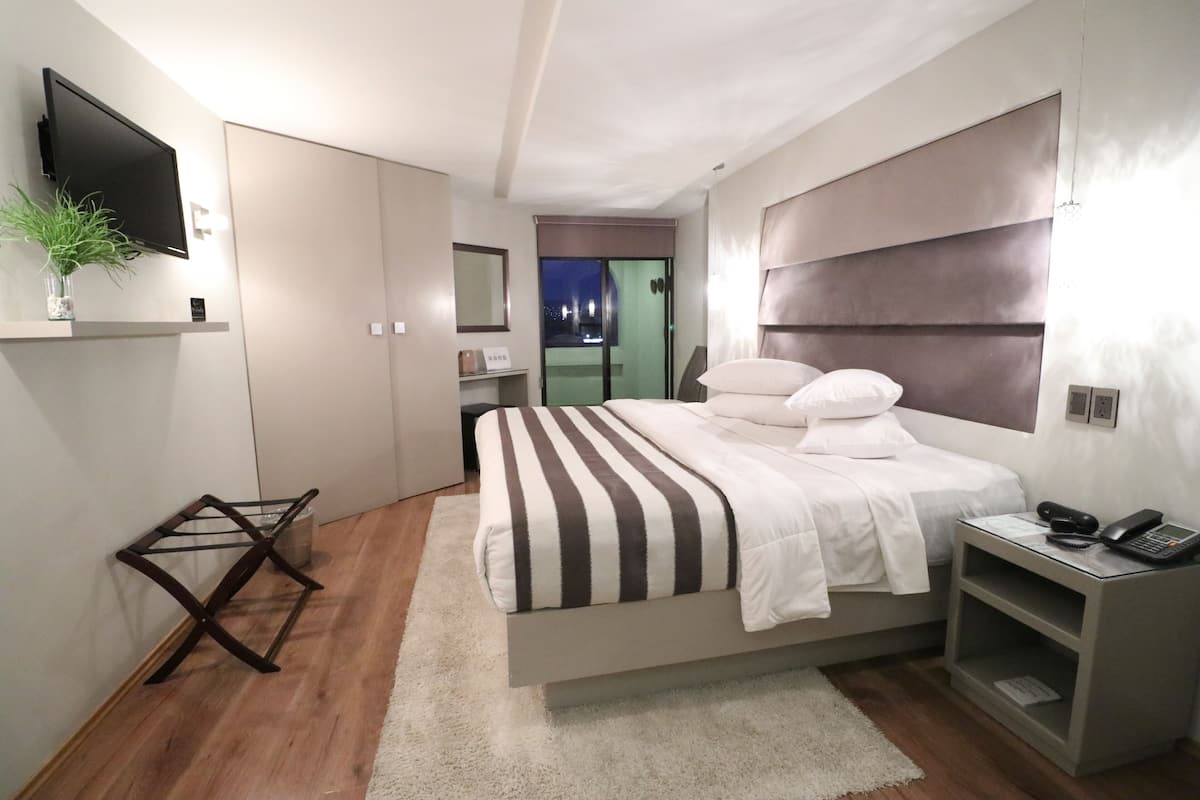 Quarto superior | Cofres nos quartos, individualmente mobiliados