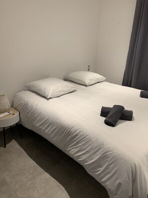 3 عدّة غرف نوم ومكواة/لوح كي وسرير سفر وواي فاي مجانًا