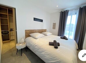 3 chambres, fer et planche à repasser, lit parapluie, Wi-Fi gratuit