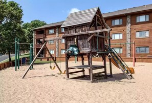 Children’s area - Heated Pool, Gorgeous and Large Condo in Resort! (Branson)