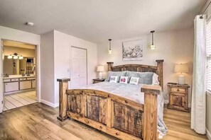 2 bedrooms, iron/ironing board, WiFi, bed sheets - Heated Pool, Gorgeous and Large Condo in Resort! (Branson)