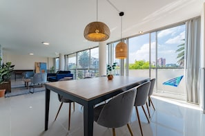 Departamento superior, 4 habitaciones | Comedor