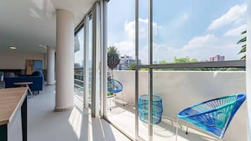 Departamento superior, 4 habitaciones | Balcón