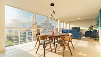 Departamento, 3 habitaciones | Comedor