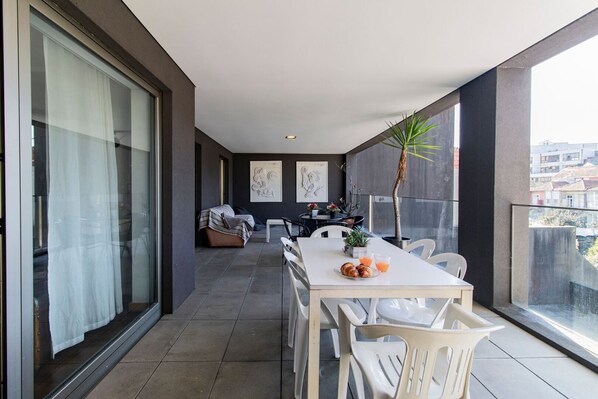 Outdoor dining - D. João IV Apartment w/ Terrace by LovelyStay (Porto)