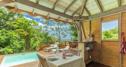 Kay pirina: romantic lodge with pool and sea view