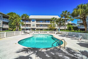 Outdoor pool, a heated pool - 30-A Retreat☀️3/2.5☀️Beach Across St☀️Balcony☀️Pools (Santa Rosa Beach)