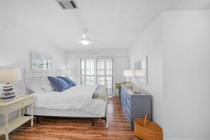 3 bedrooms, travel crib, WiFi, bed sheets - 30-A Retreat☀️3/2.5☀️Beach Across St☀️Balcony☀️Pools (Santa Rosa Beach)