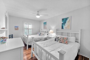 3 bedrooms, travel crib, WiFi, bed sheets - 30-A Retreat☀️3/2.5☀️Beach Across St☀️Balcony☀️Pools (Santa Rosa Beach)
