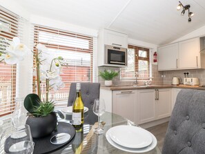 Dishwasher, cookware/dishes/utensils