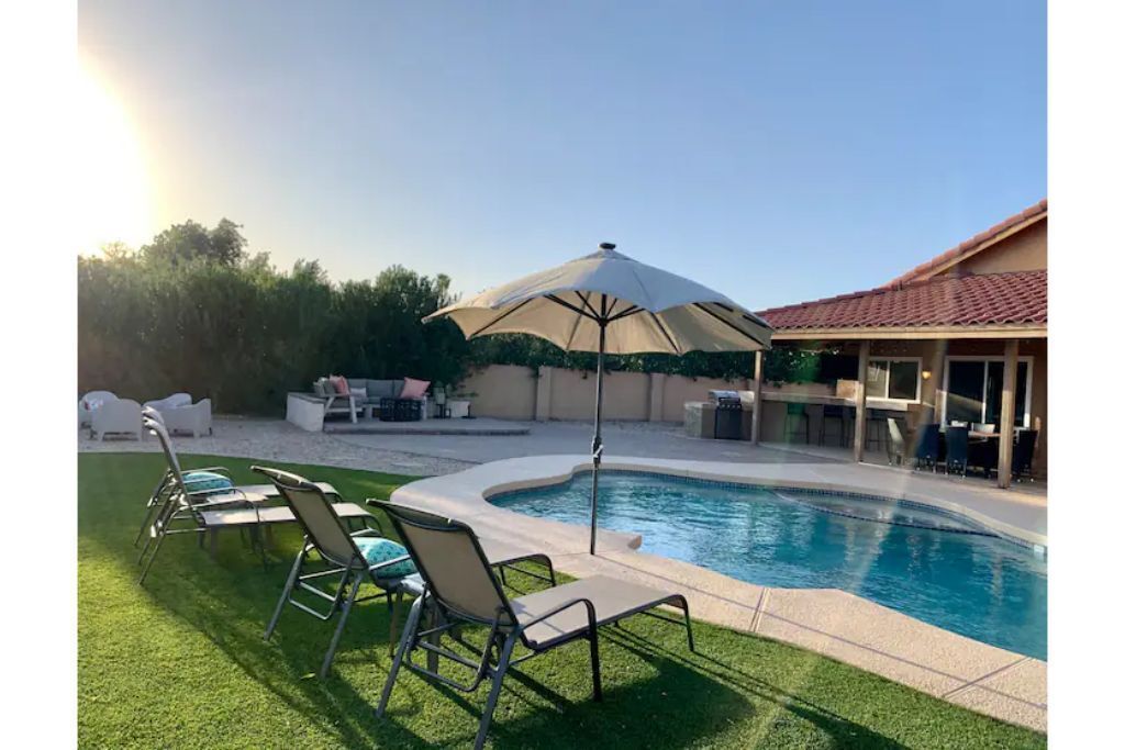 Pool Paradise! New heated pool- Outdoor living- bar+tv+fire pit- Central Loc!
