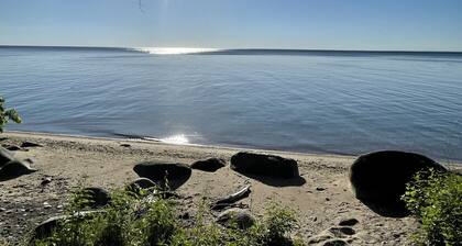 Beach Front Cottage on Beautiful Lake Simcoe