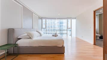 Superior Apartment | 3 bedrooms, iron/ironing board, free WiFi, bed sheets