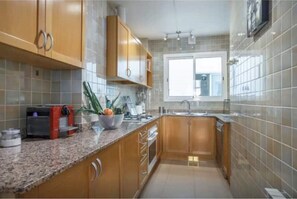 Fridge, microwave, oven, stovetop - Pure Buddha Sitges Centre Beach Apartment (Sitges)